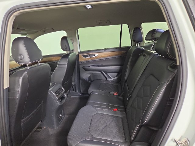 Used 2024 Volkswagen Atlas SE AWD/4WD image 17