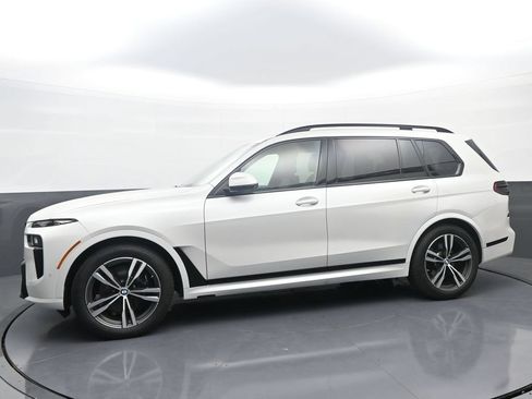 Used 2026 BMW X7 xDrive40i w/ Executive Package AWD/4WD image 4