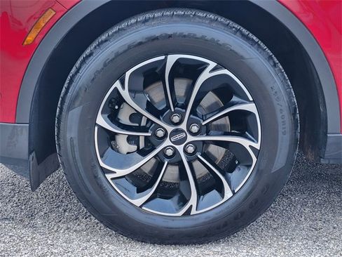 Used 2024 Lincoln Nautilus Premier image 10