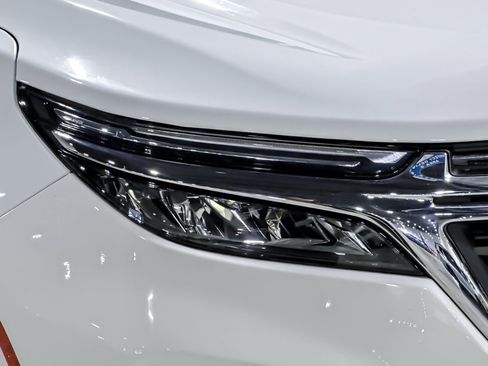 Used 2023 Chevrolet Equinox LT image 11