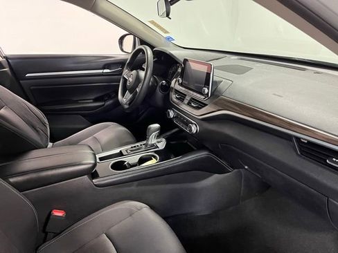 Used 2023 Nissan Altima 2.5 SV image 11
