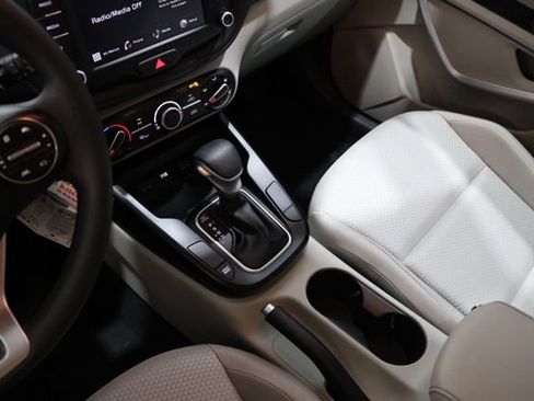Used 2025 Kia Soul LX w/ LX Technology Package FWD image 28