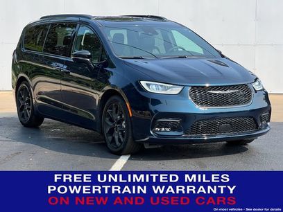 Used 2024 Chrysler Pacifica Limited w/ S Appearance Package