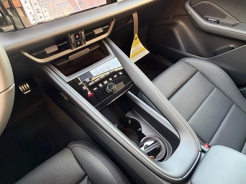 New 2025 Porsche Macan Electric RWD image 15
