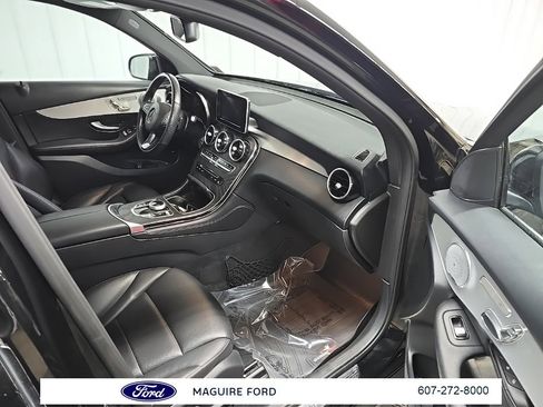 Used 2019 Mercedes-Benz GLC 300 4MATIC image 19