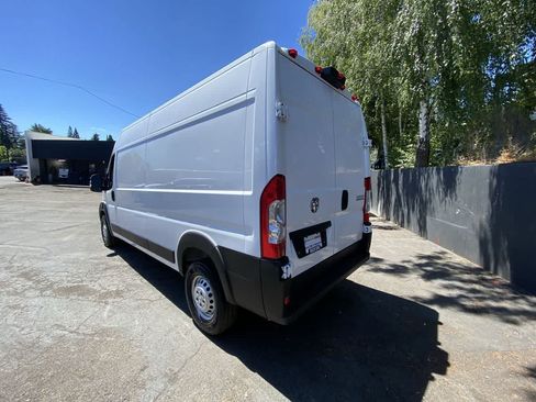 Used 2026 RAM ProMaster 2500 w/ Convenience Group FWD image 4