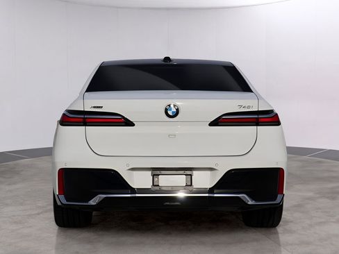 Used 2025 BMW 740i xDrive w/ Premium Package AWD/4WD image 6