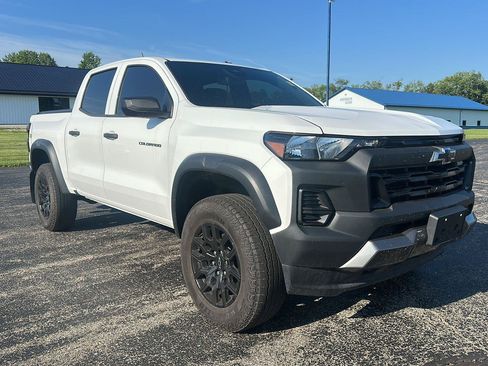 Used 2024 Chevrolet Colorado Trail Boss AWD/4WD image 3