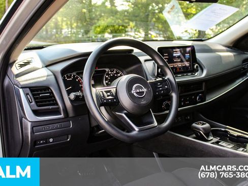 Used 2024 Nissan Rogue S FWD image 22
