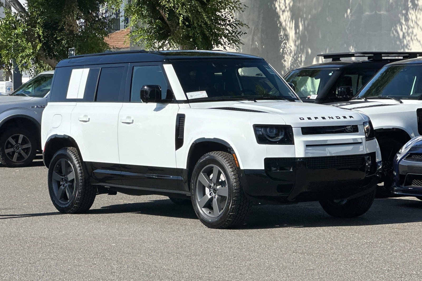 New 2026 Land Rover Defender 110 X-Dynamic SE AWD/4WD image 8
