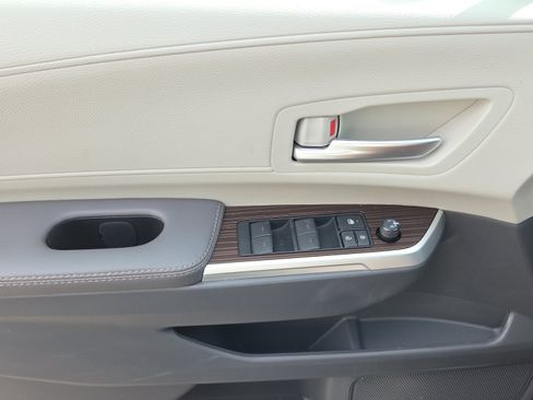 Certified 2024 Toyota Sienna XLE FWD image 22