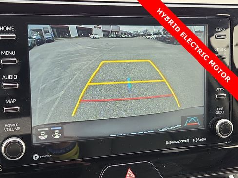 Used 2022 Toyota Venza XLE image 17