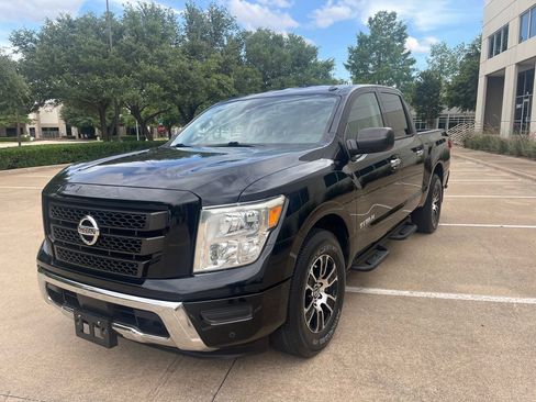 Used 2021 Nissan Titan SV w/ SV Convenience Package RWD image 4