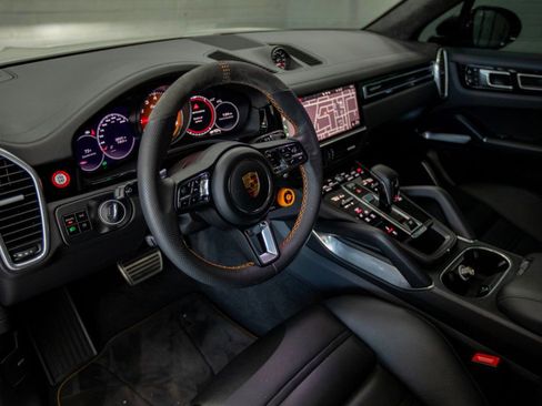 Used 2021 Porsche Cayenne Turbo image 22