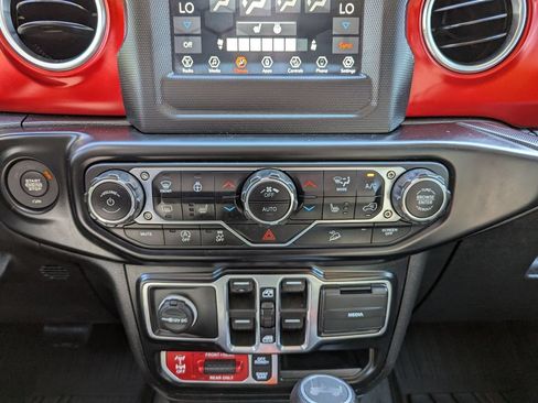 Used 2021 Jeep Wrangler Unlimited Rubicon w/ Cold Weather Group AWD/4WD image 22