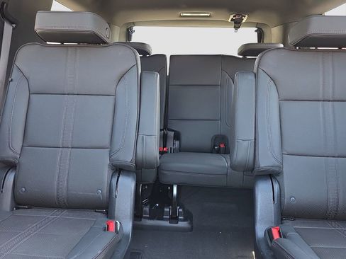 Used 2025 Chevrolet Tahoe High Country AWD/4WD image 12
