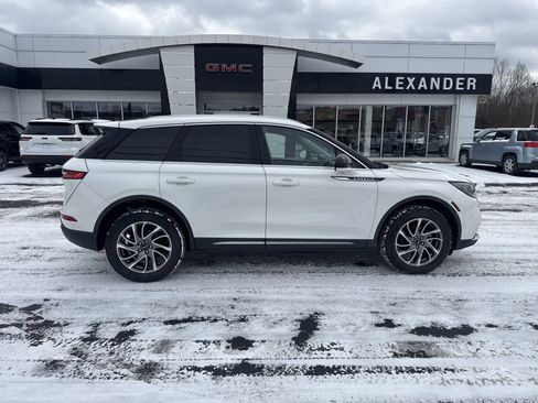 Used 2022 Lincoln Corsair AWD w/ Equipment Group 101A image 2