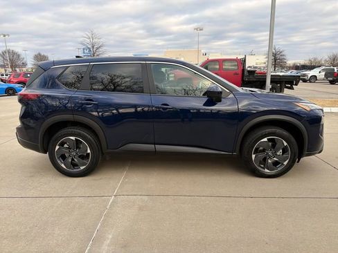 Used 2025 Nissan Rogue SV image 11