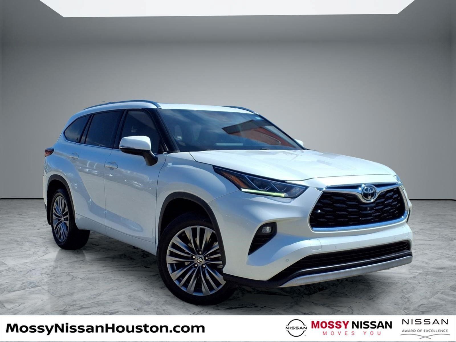 Used 2021 Toyota Highlander Platinum FWD image 1