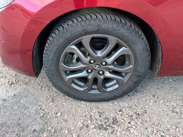 Used 2019 Toyota Yaris LE FWD image 5