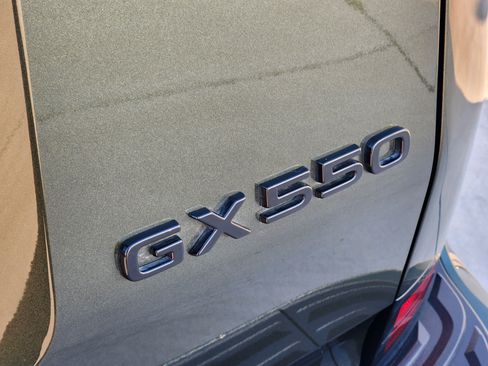 Used 2025 Lexus GX 550 w/ Accessory Package (2T) AWD/4WD image 11