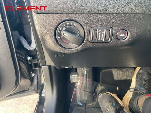 Used 2021 Chrysler 300 Touring image 13