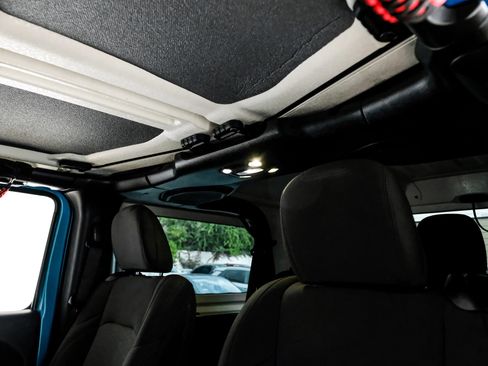 Used 2019 Jeep Wrangler Sport AWD/4WD image 32