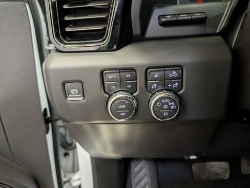 Used 2024 GMC Sierra 1500 AT4 w/ Technology Package AWD/4WD image 21