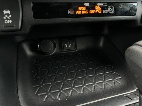 Used 2025 Toyota RAV4 XLE image 26