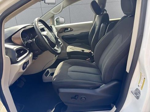 Used 2022 Chrysler Voyager LX FWD image 23