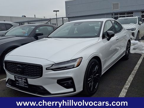 Used 2024 Volvo S60 B5 Plus w/ Climate Package image 3