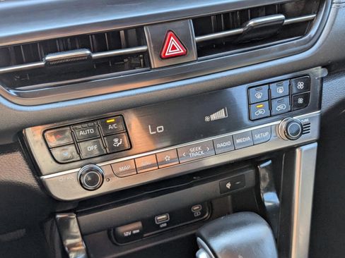 Certified 2024 Kia Seltos SX w/ SX Sunroof Package image 39