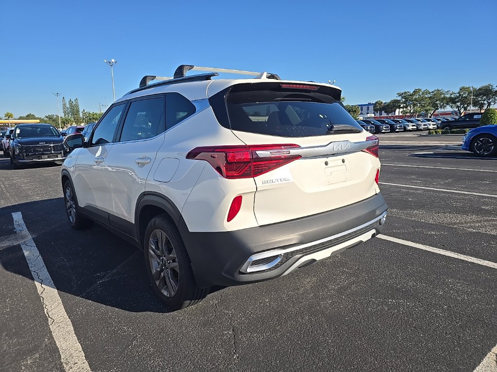 Certified 2023 Kia Seltos S w/ Navigation Package FWD image 12