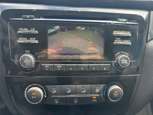 Used 2014 Nissan Rogue S image 17