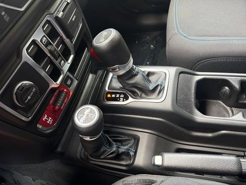 Used 2022 Jeep Wrangler Unlimited Rubicon 4xe AWD/4WD image 34