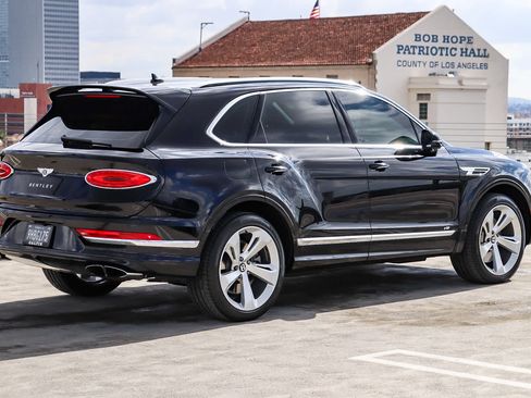 Used 2021 Bentley Bentayga AWD/4WD image 4