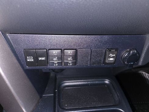 Used 2018 Toyota RAV4 XLE image 16