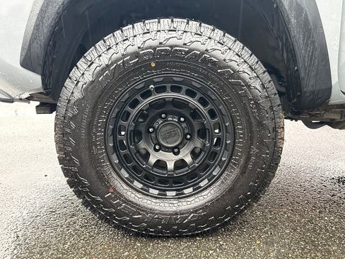 Used 2021 Toyota Tacoma TRD Off-Road w/ TRD Premium Off Road Package image 32