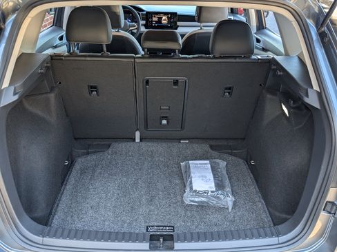 Used 2025 Volkswagen Taos SE image 15