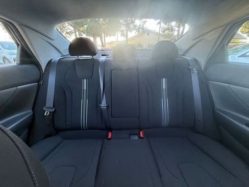 Used 2025 Hyundai Elantra SEL image 34