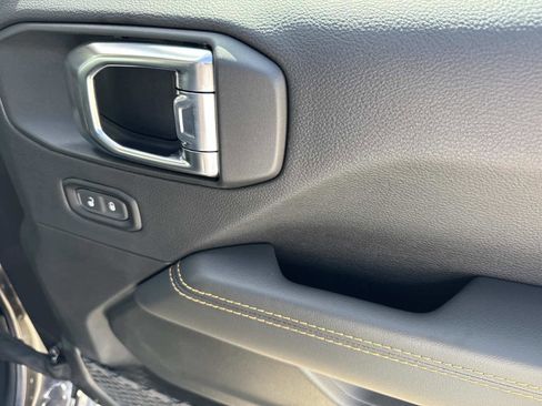 New 2025 Jeep Gladiator Sport image 25