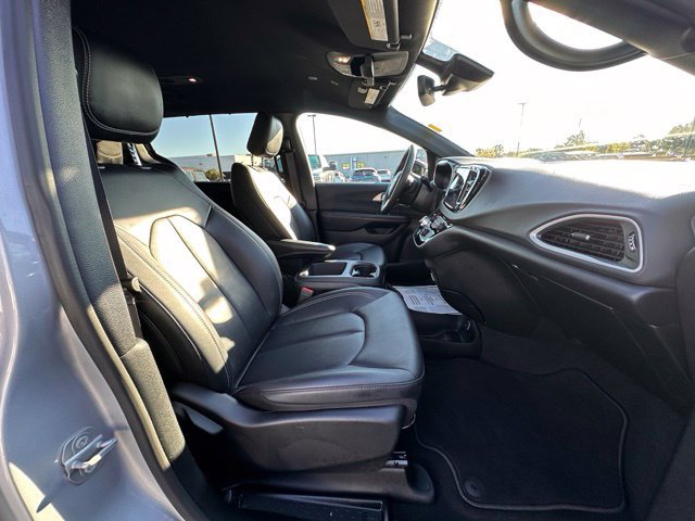 Used 2026 Chrysler Pacifica Select FWD image 29