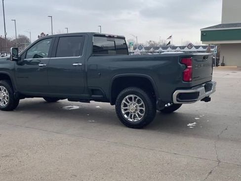 Used 2025 Chevrolet Silverado 2500 LTZ w/ LTZ Convenience Package image 6