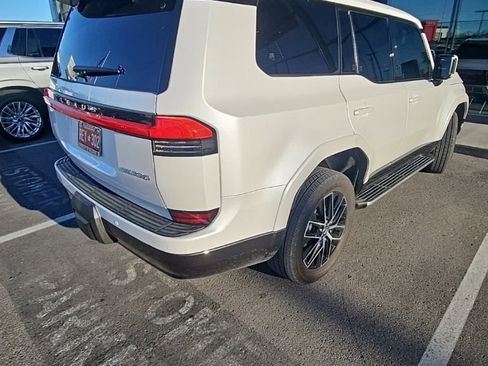 Used 2025 Lexus GX 550 image 5
