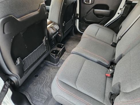 Used 2024 Jeep Wrangler Unlimited Rubicon AWD/4WD image 25