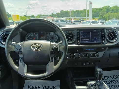 Used 2021 Toyota Tacoma TRD Off-Road AWD/4WD image 28
