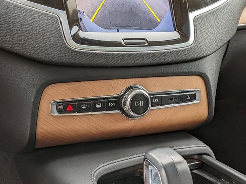 Certified 2024 Volvo XC90 B5 Plus w/ Protection Package Premier AWD/4WD image 18