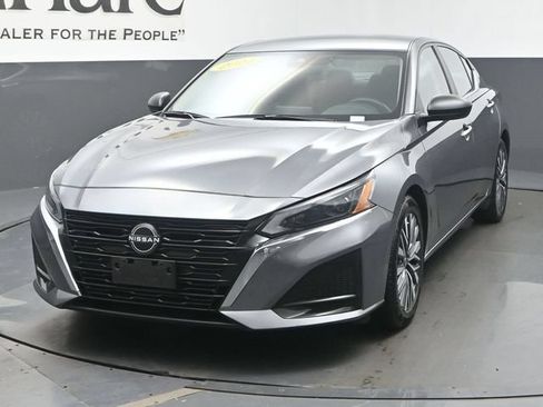 Used 2024 Nissan Altima 2.5 SV FWD image 7