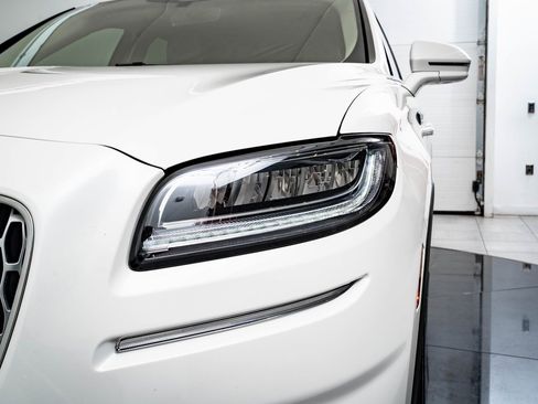 Used 2021 Lincoln Nautilus FWD w/ Equipment Group 101A image 14