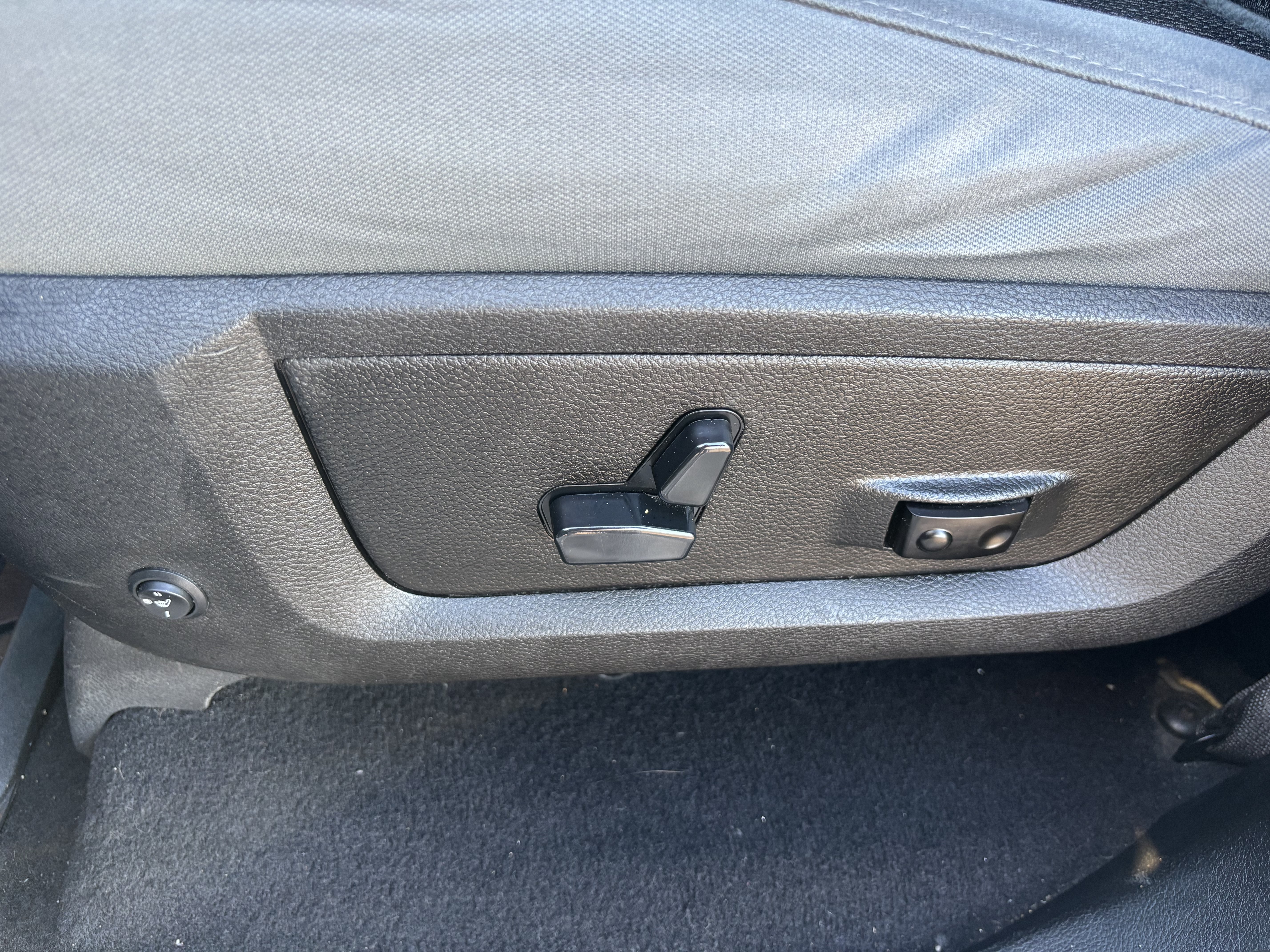 Used 2019 RAM 1500 Classic SLT w/ Luxury Group AWD/4WD image 12